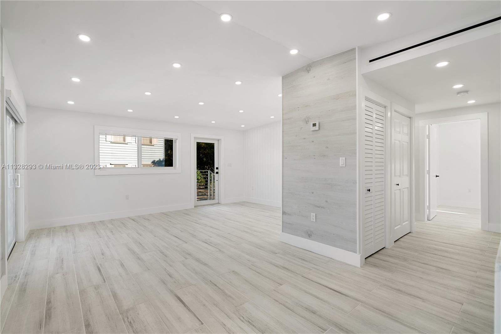 TWIN LAKES - Residential
