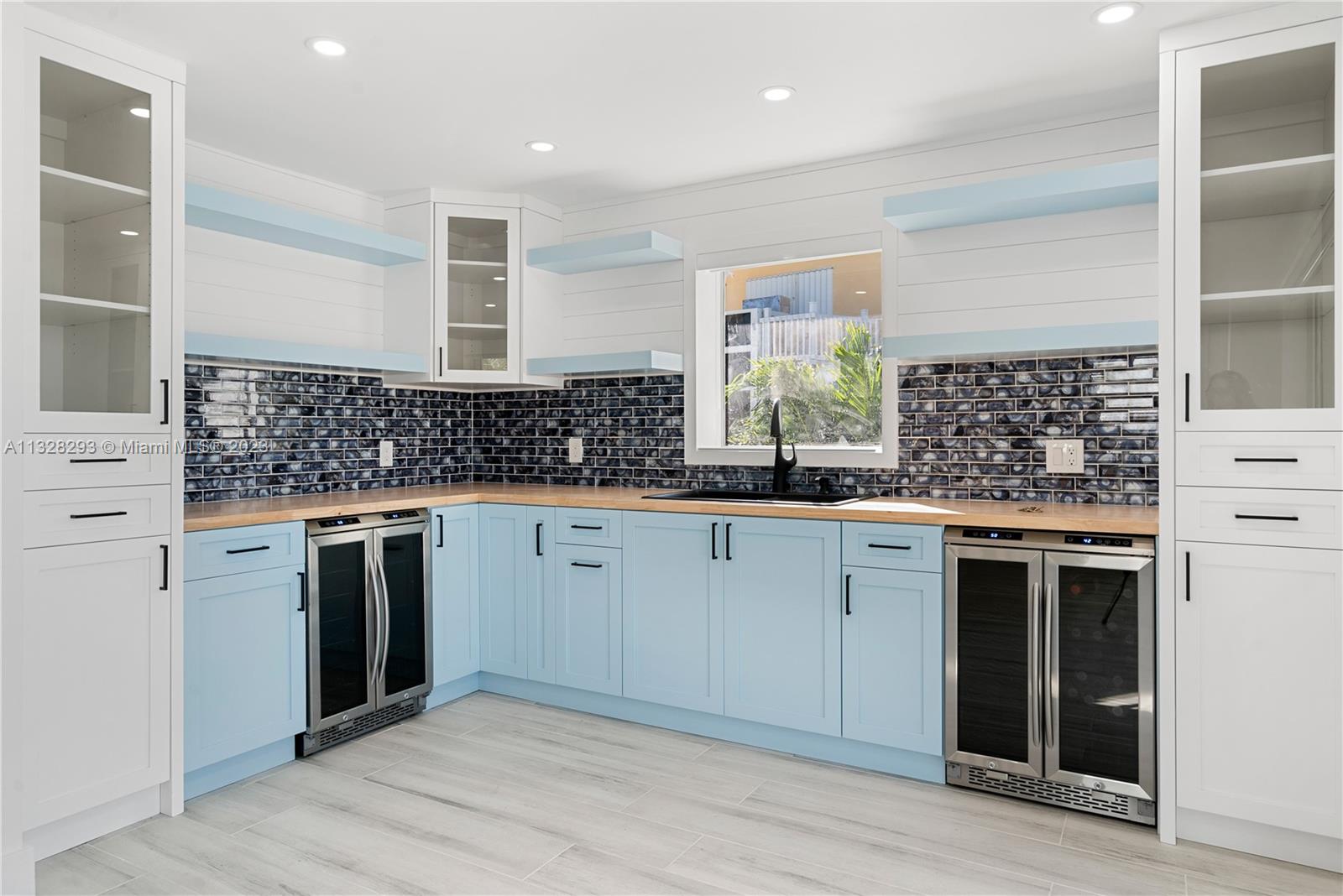 TWIN LAKES - Residential