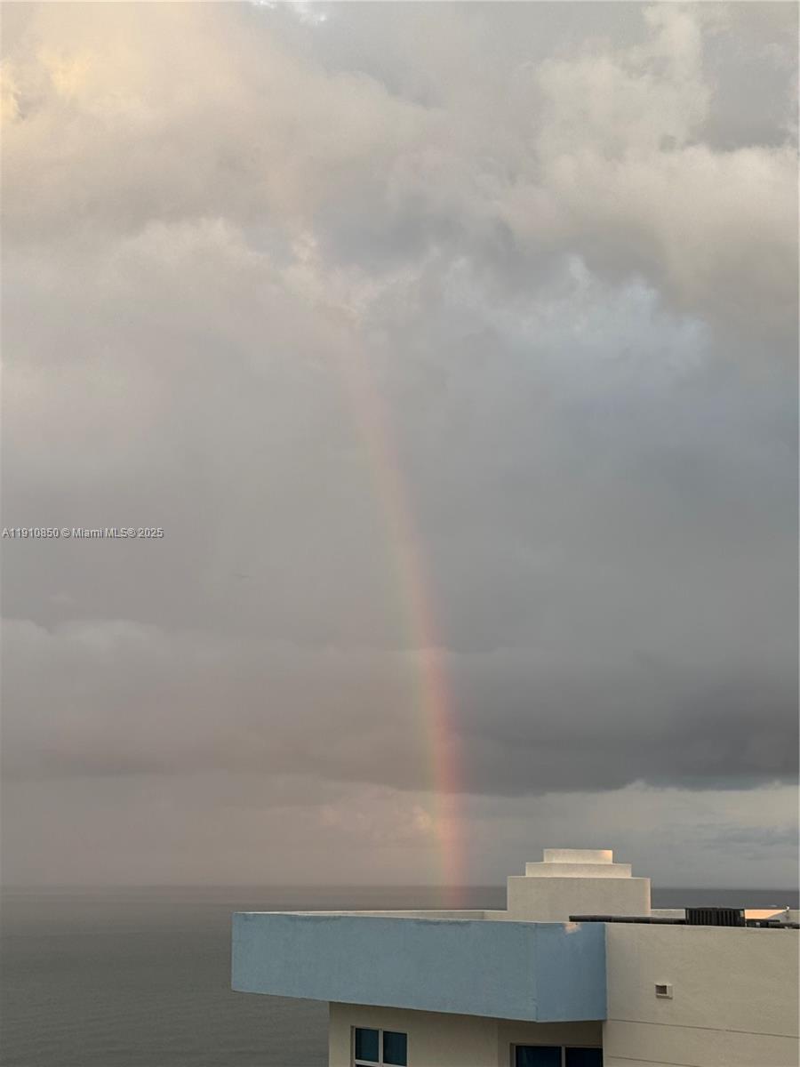 FOUR WINDS CONDO - Residential