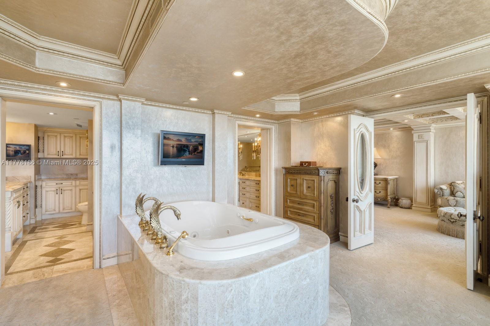 OCEANS EDGE - Residential