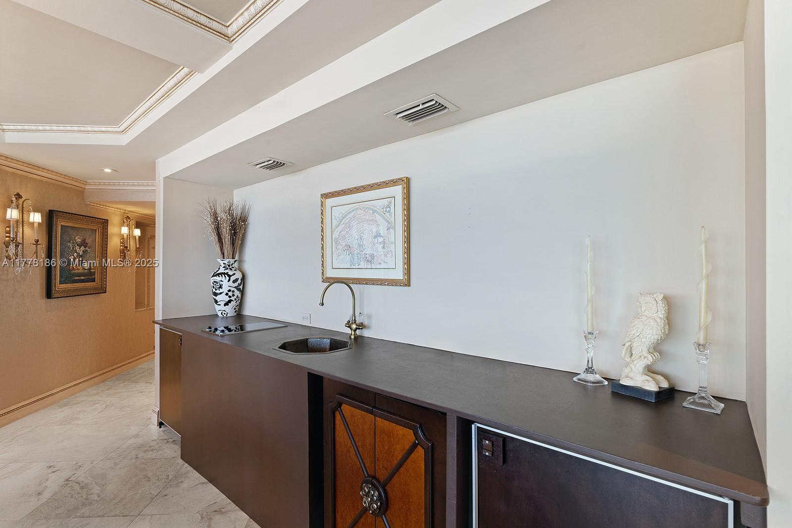 OCEANS EDGE - Residential