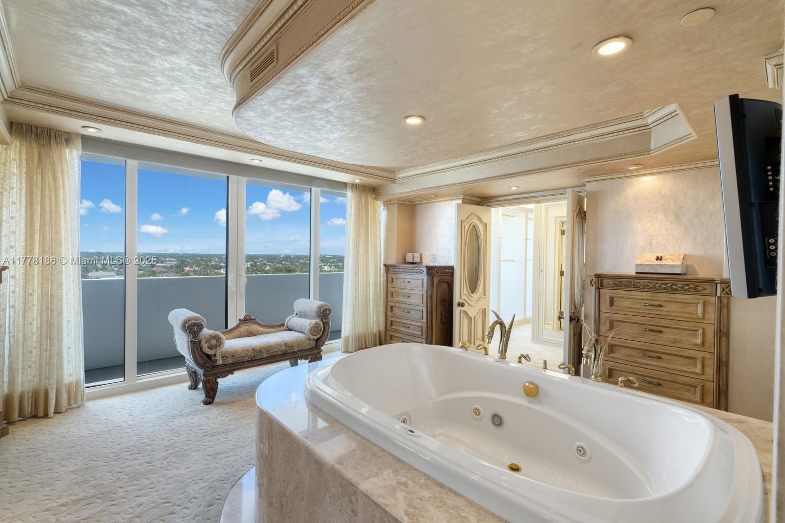 OCEANS EDGE - Residential