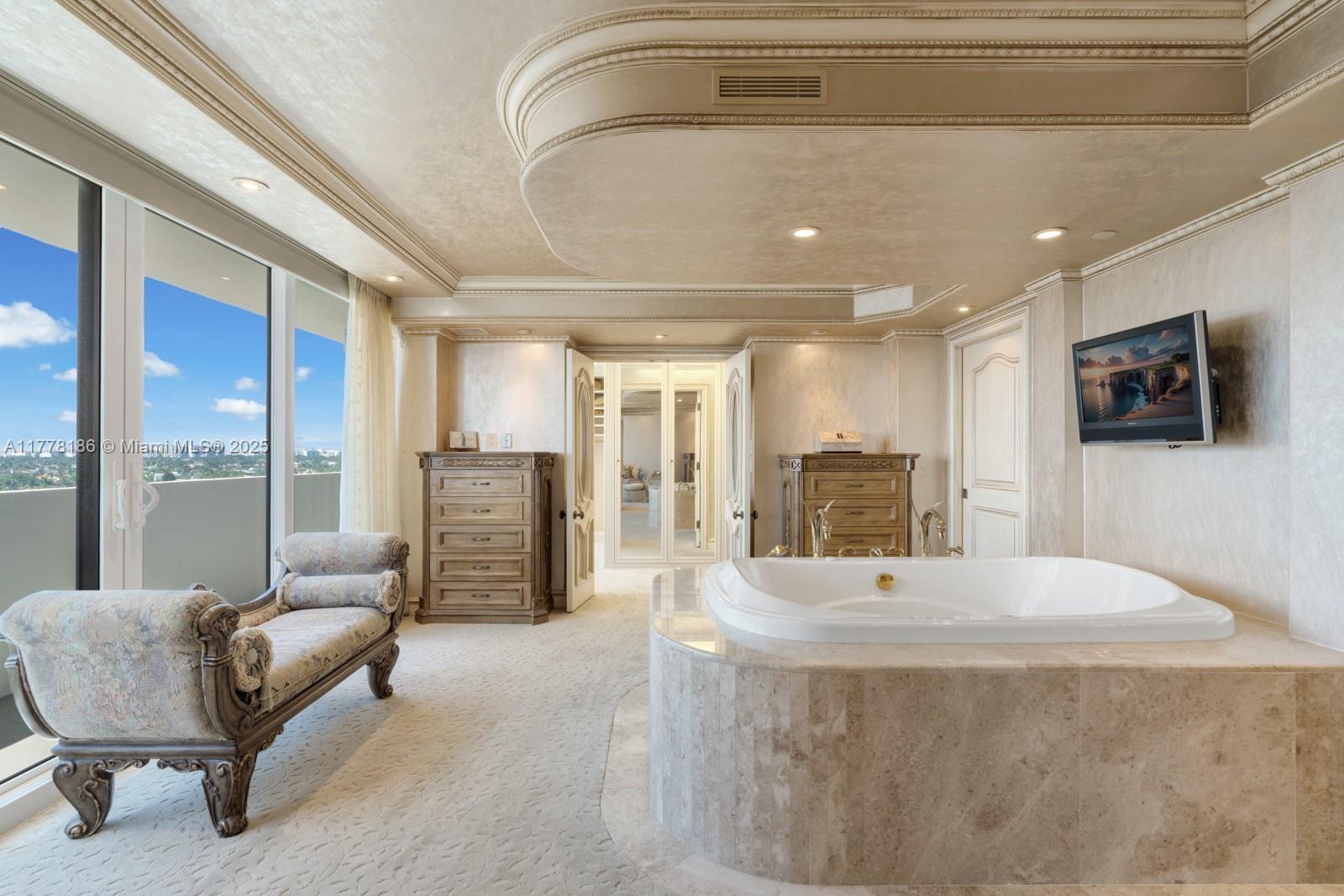 OCEANS EDGE - Residential