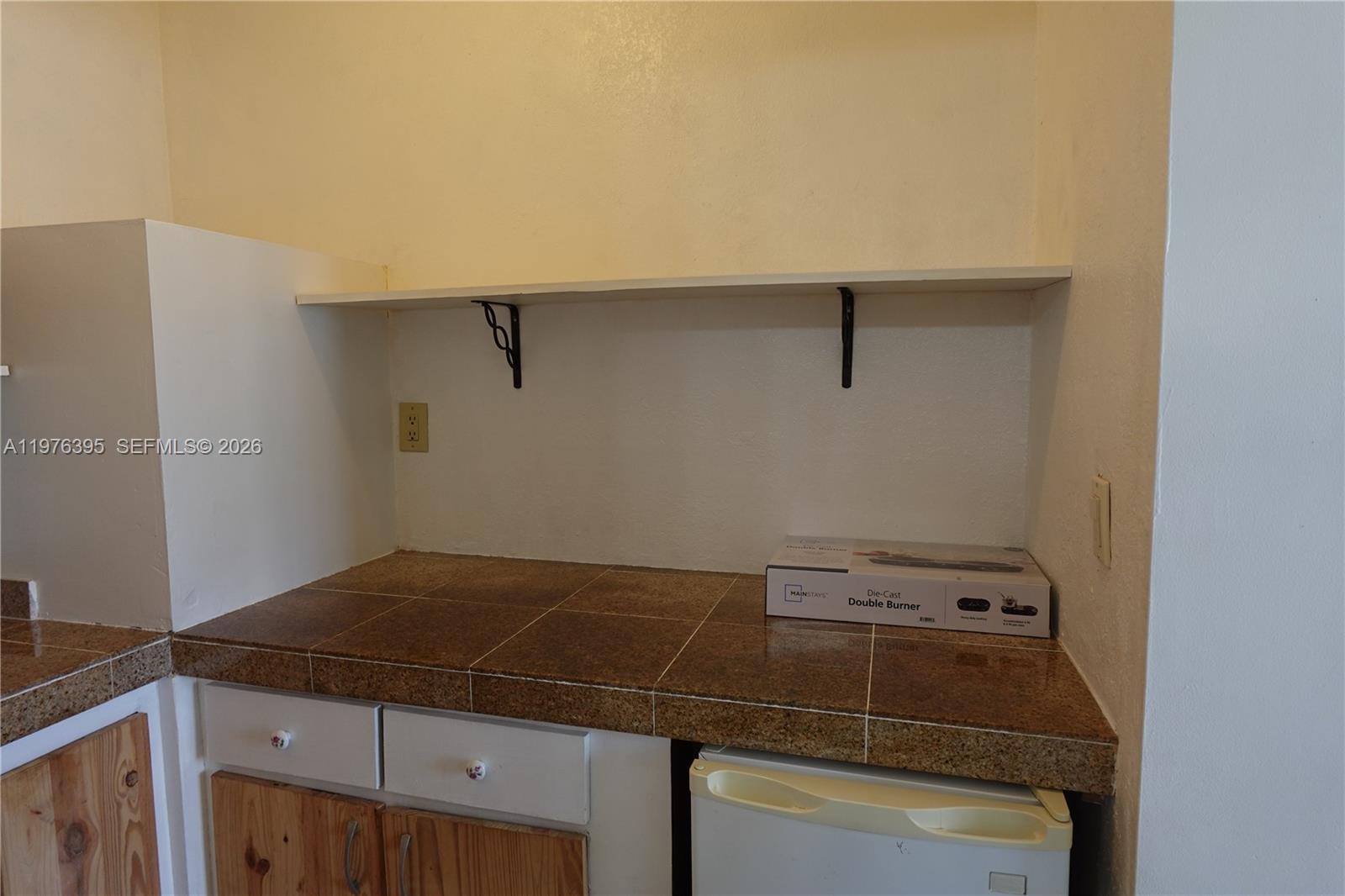 SUNSET MANSIONS - Residential Lease