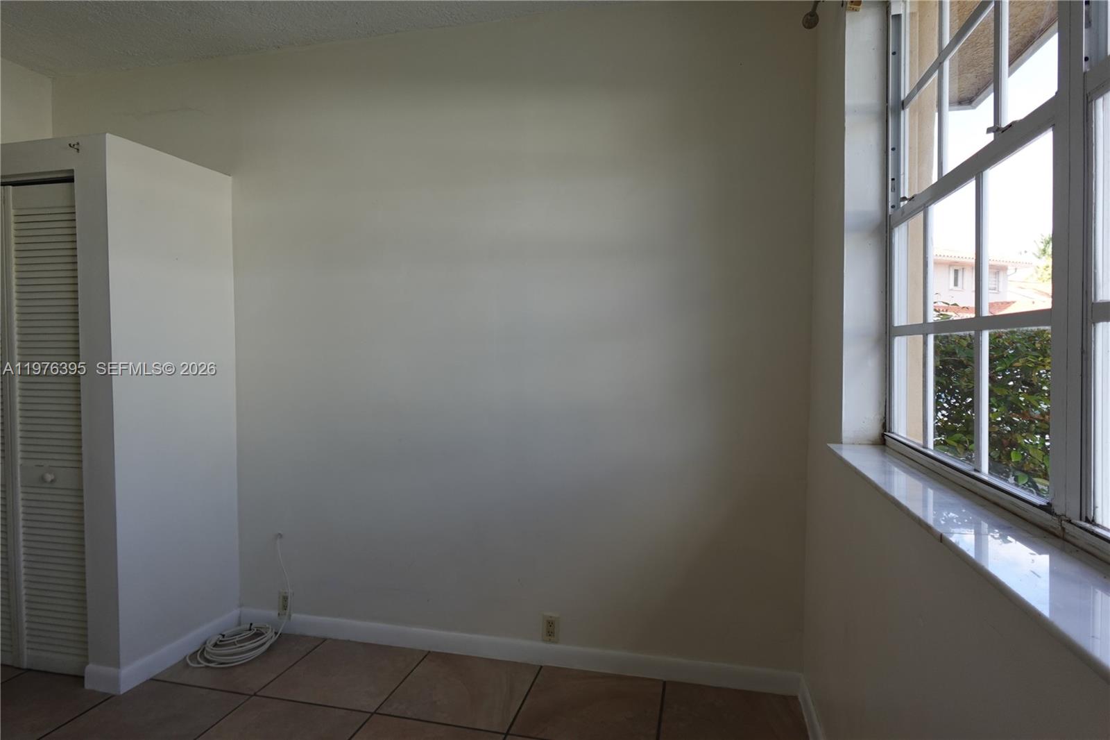 SUNSET MANSIONS - Residential Lease