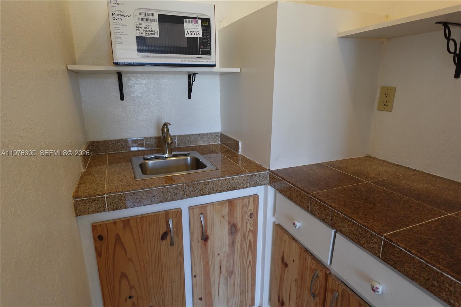 SUNSET MANSIONS - Residential Lease