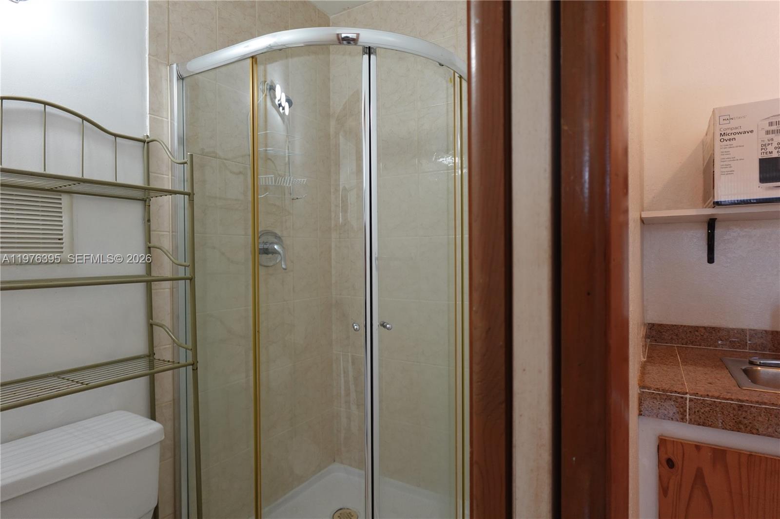 SUNSET MANSIONS - Residential Lease