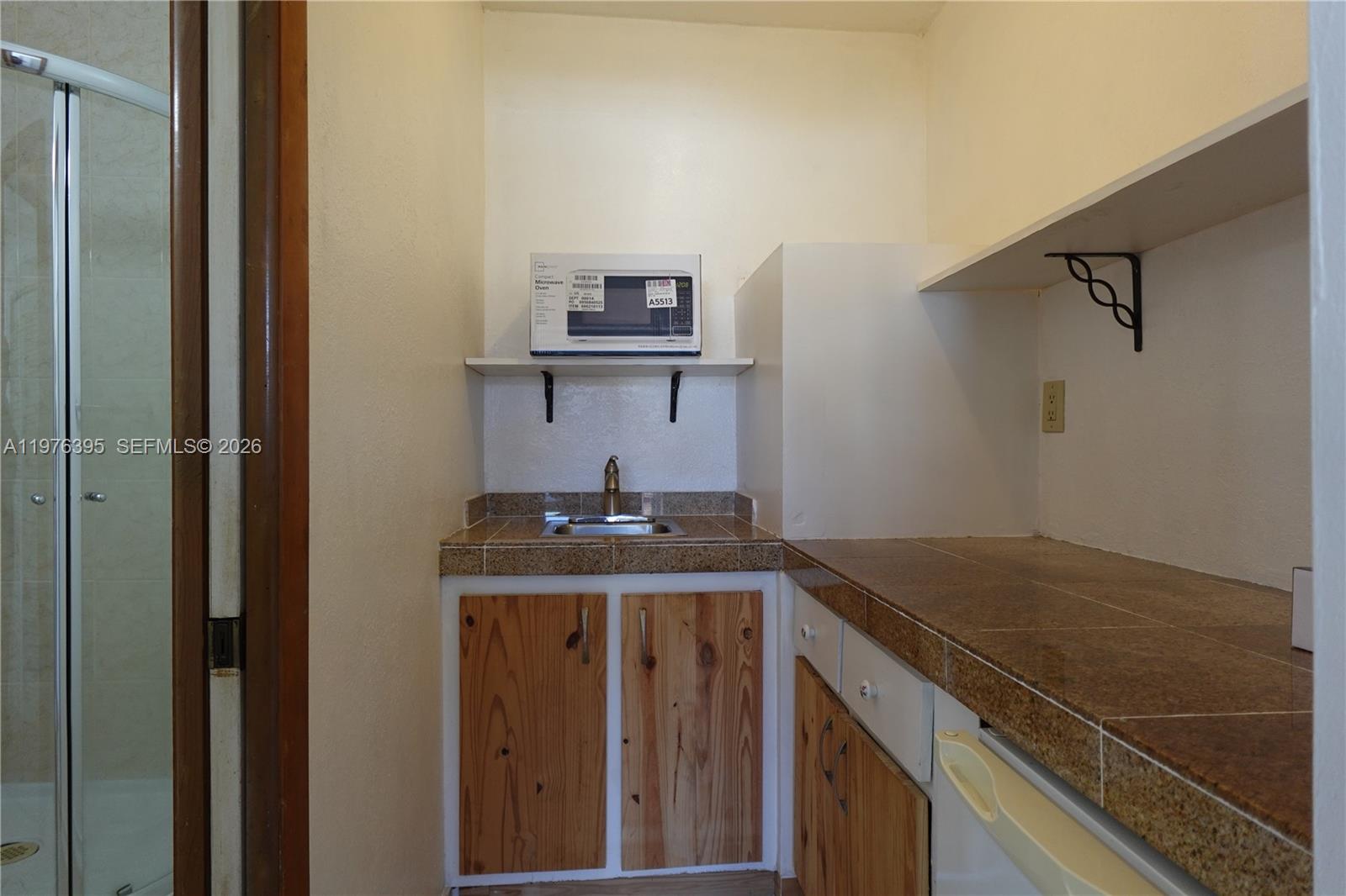 SUNSET MANSIONS - Residential Lease