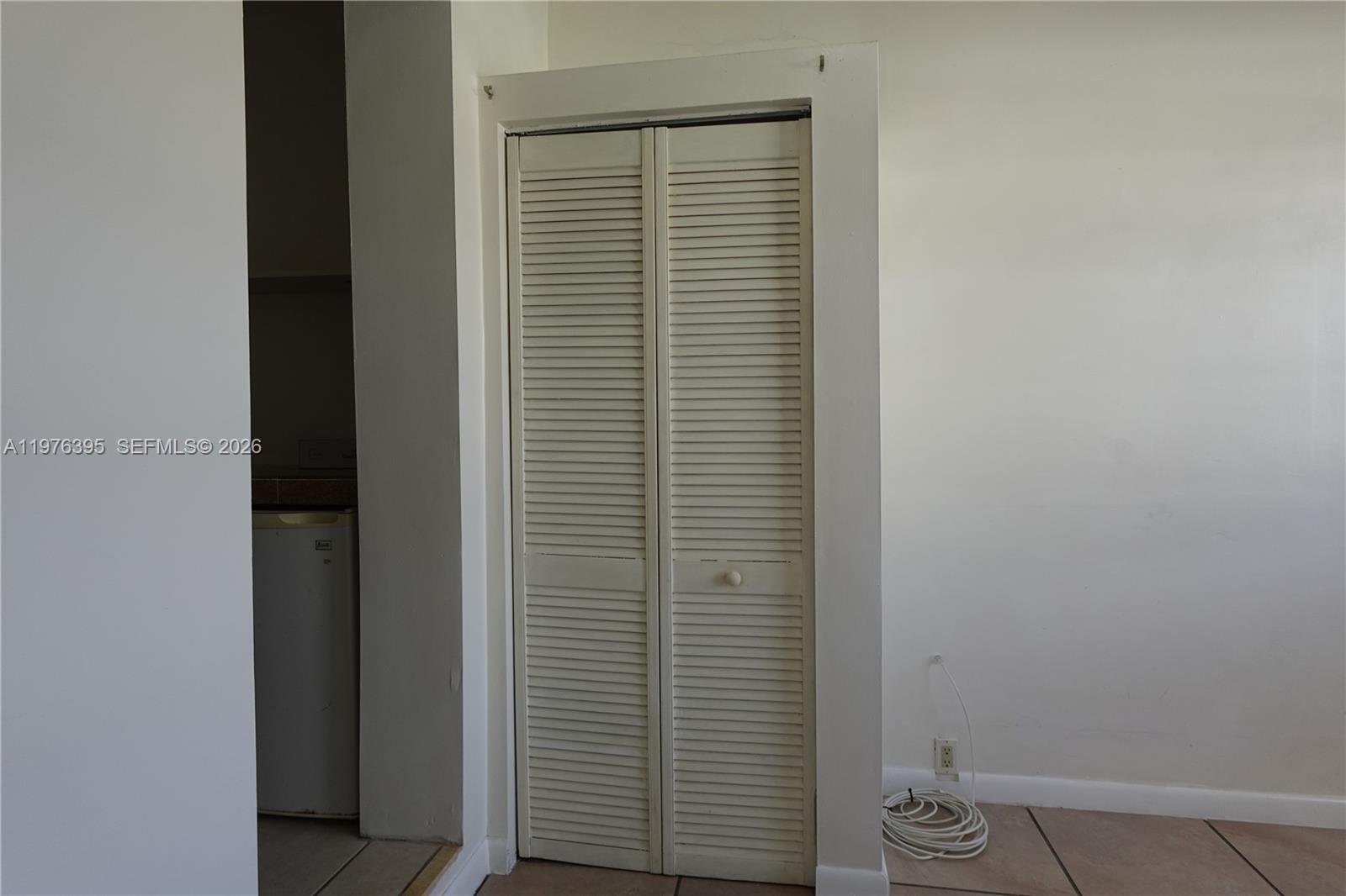 SUNSET MANSIONS - Residential Lease