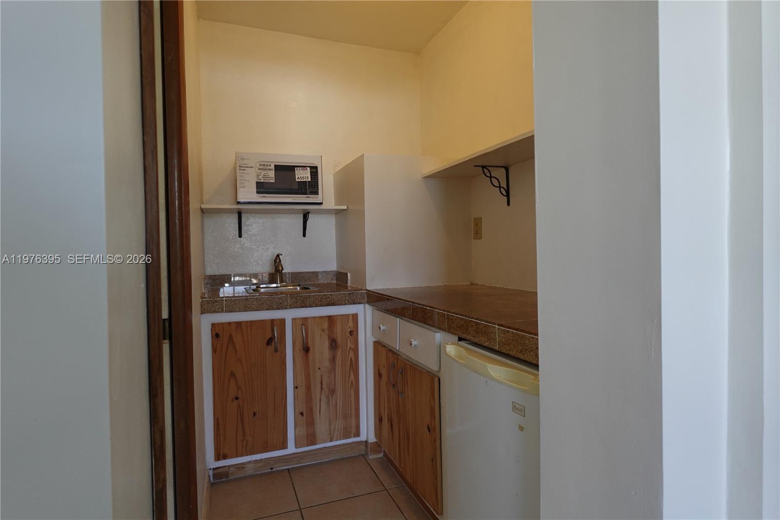 SUNSET MANSIONS - Residential Lease