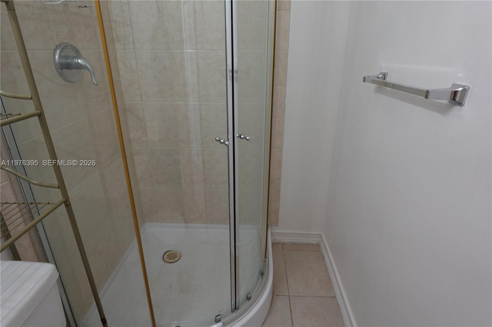 SUNSET MANSIONS - Residential Lease