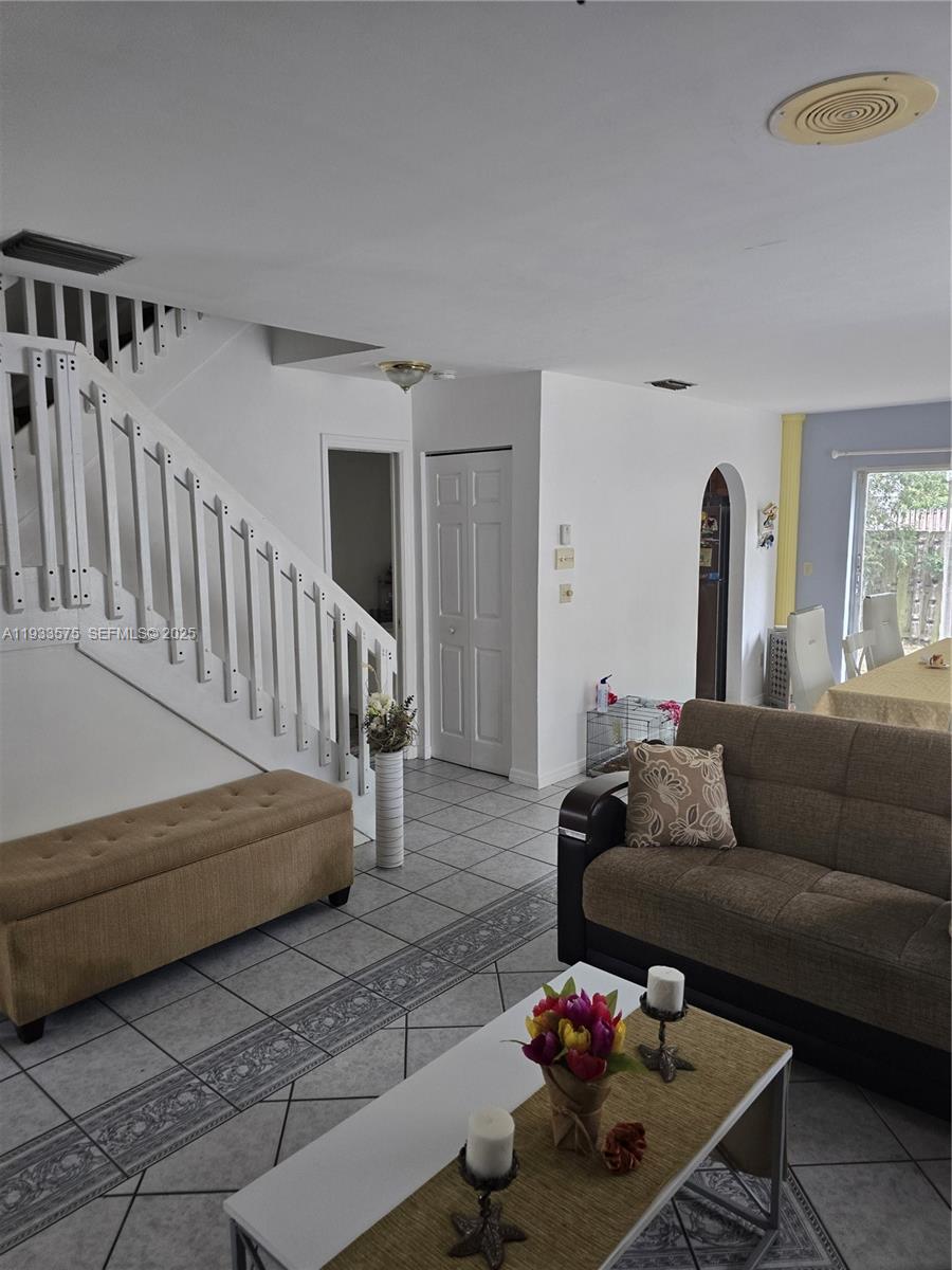 DEERWOOD VILLAS SEC 1 - Residential