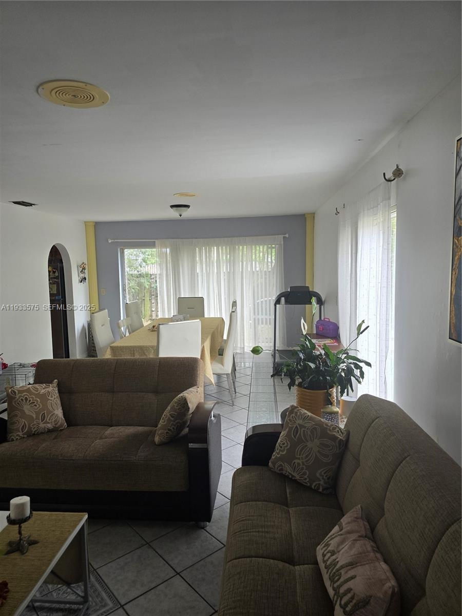 DEERWOOD VILLAS SEC 1 - Residential