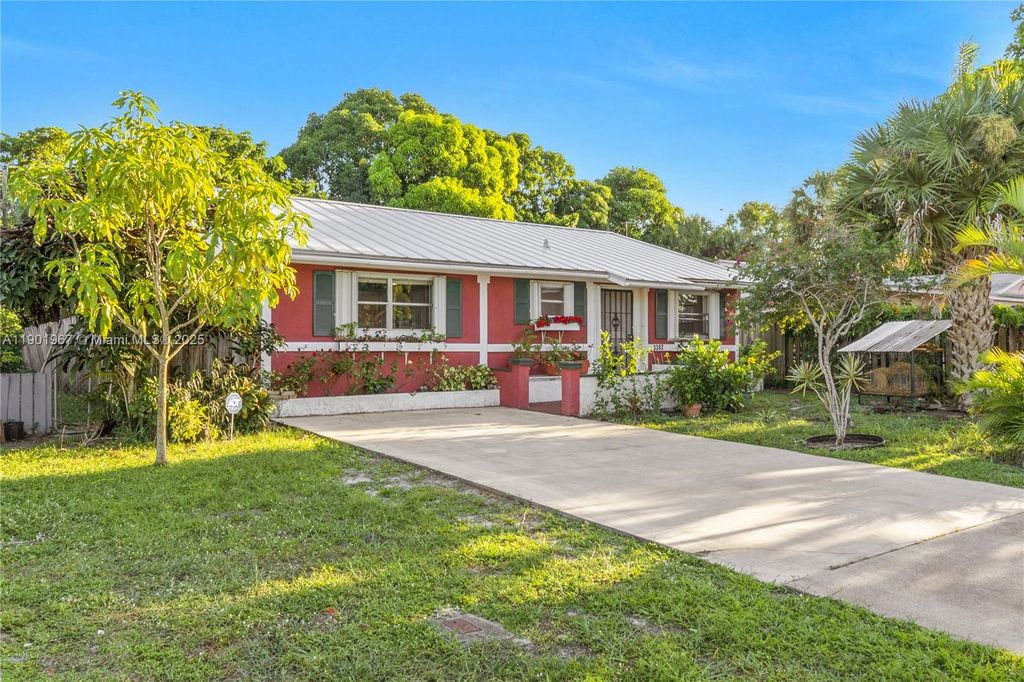 Photo of 3382 SE Hawthorne St, Stuart, FL 34997 (MLS # A11901967)