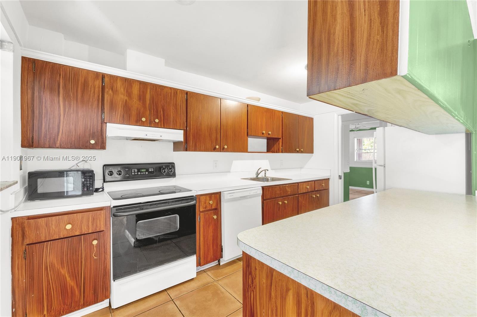 View photos, virtual tours, details... 3382 SE Hawthorne St