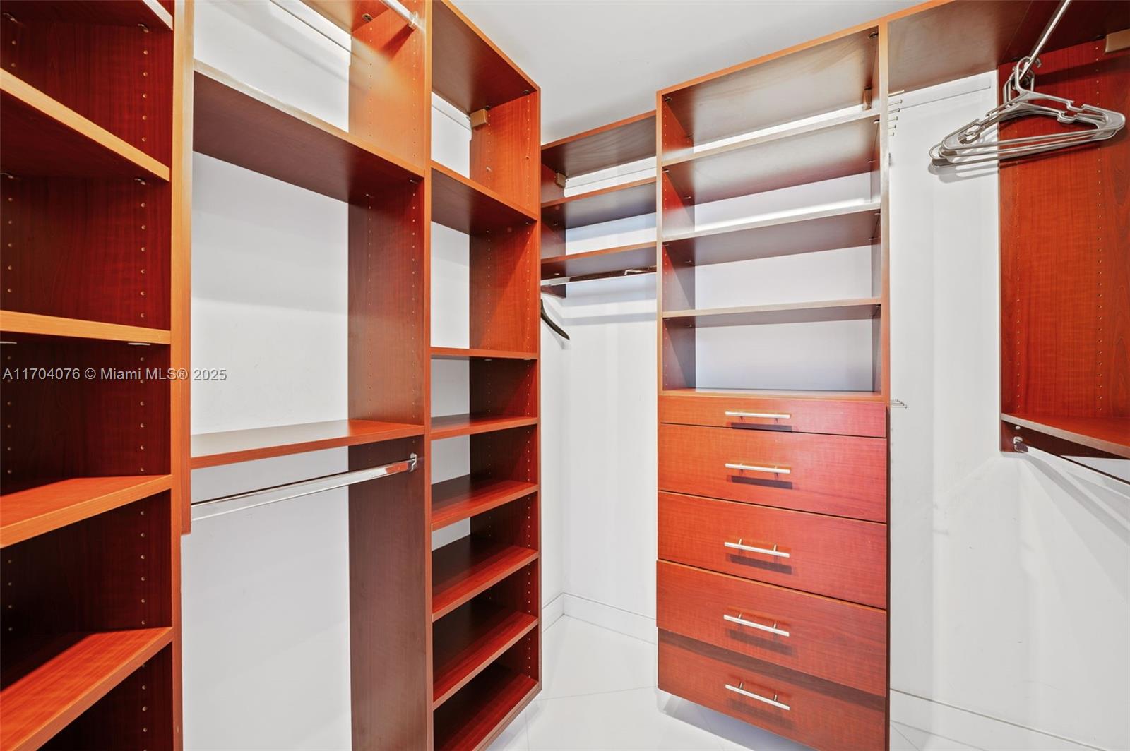 ST TROPEZ ON THE BAY II C - Residential