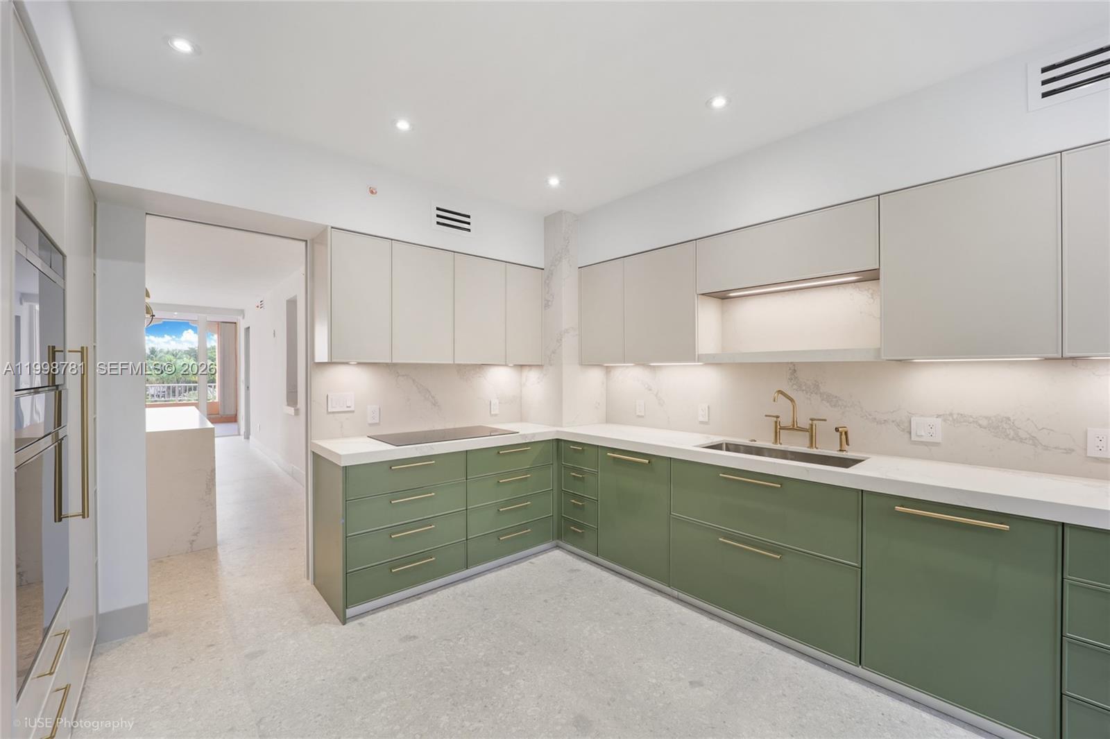 737 Crandon Blvd 301