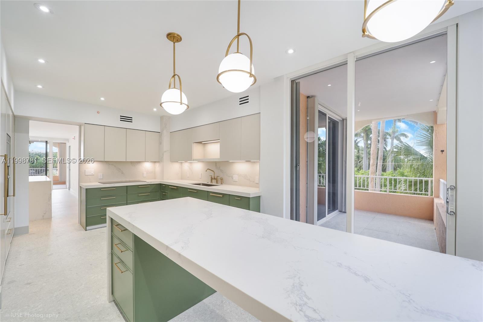 737 Crandon Blvd 301