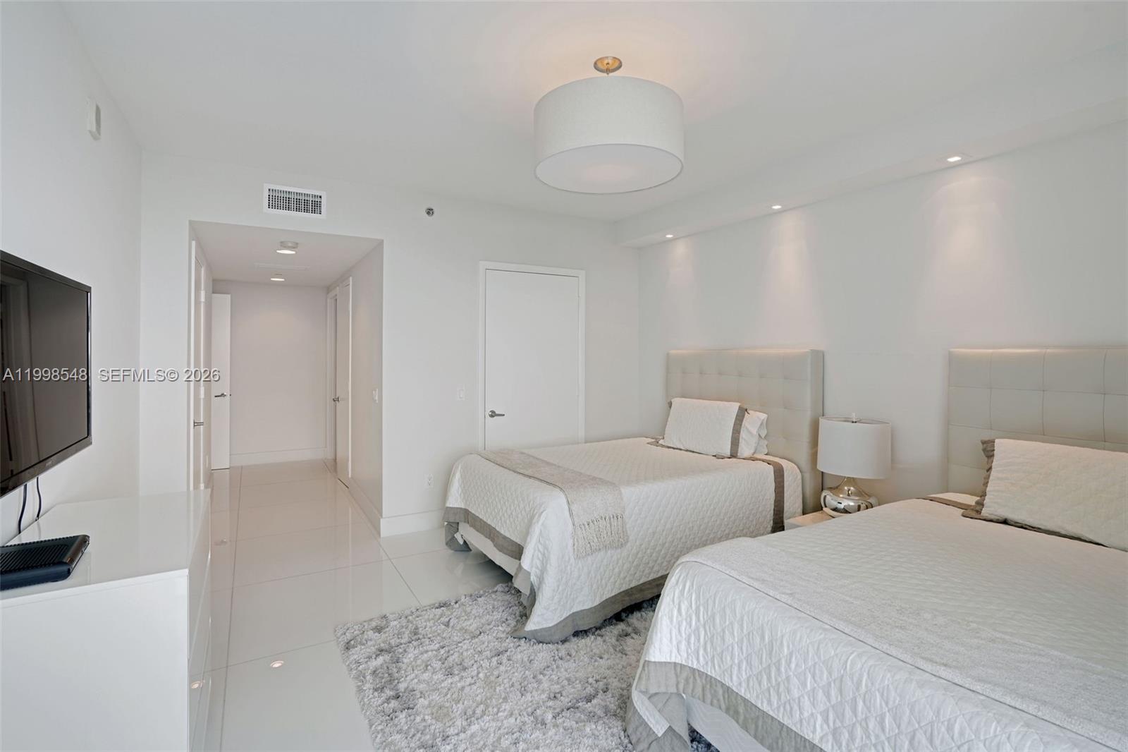 2711 HOLLYWOOD BEACH COND - Residential