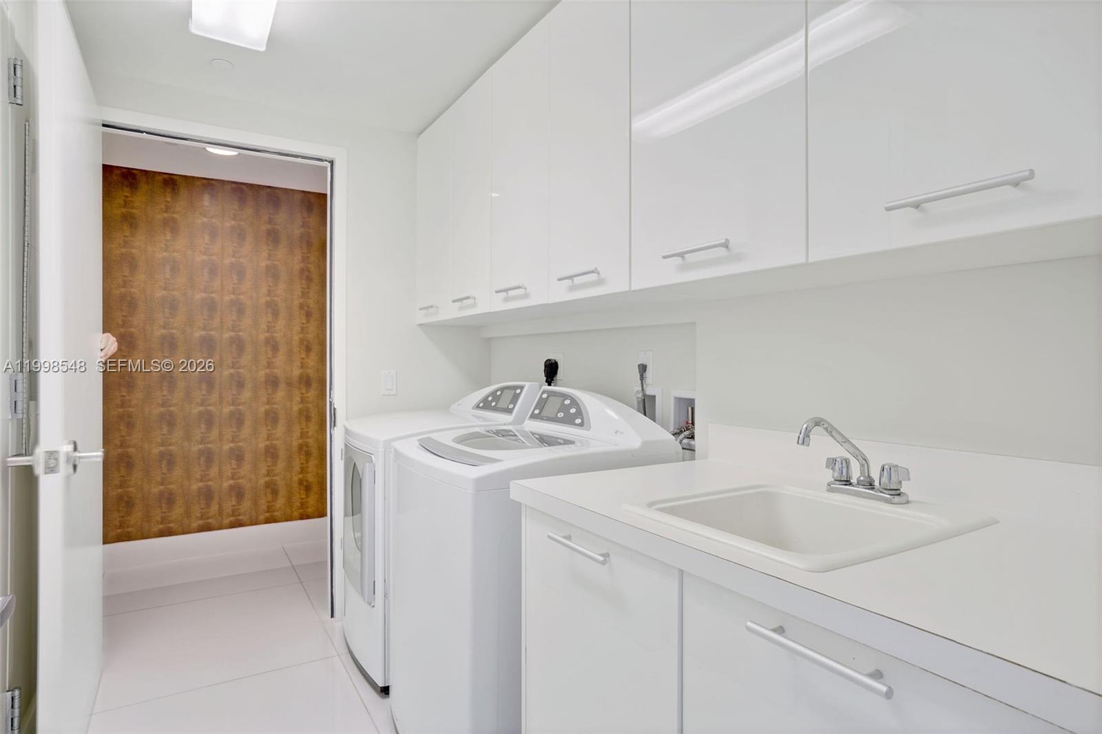 2711 HOLLYWOOD BEACH COND - Residential