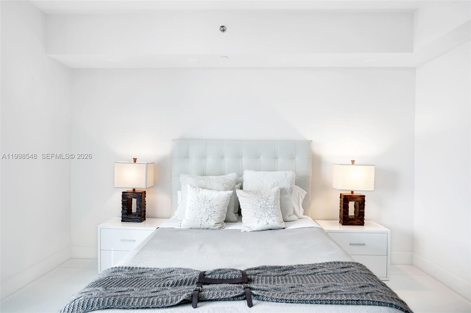 2711 HOLLYWOOD BEACH COND - Residential