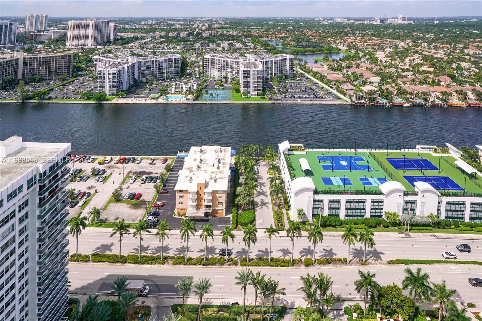 2711 HOLLYWOOD BEACH COND - Residential