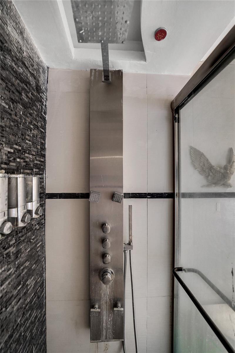 WARRENTON HOUSE CONDO - Residential