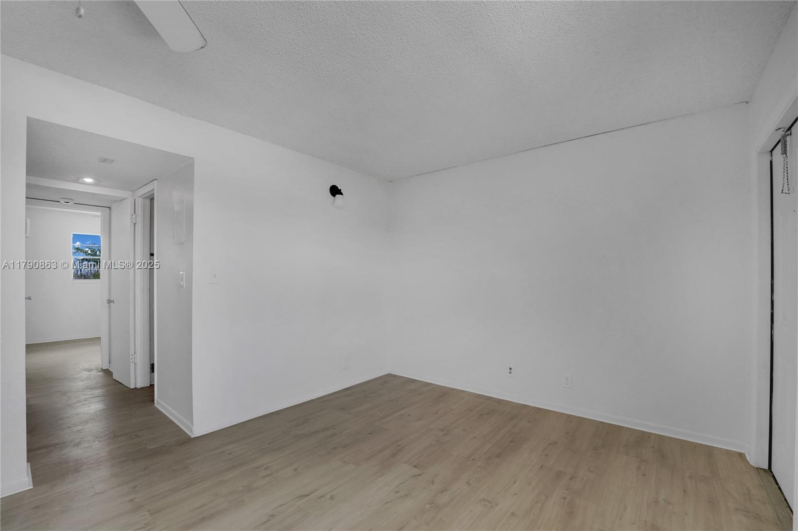 WARRENTON HOUSE CONDO - Residential