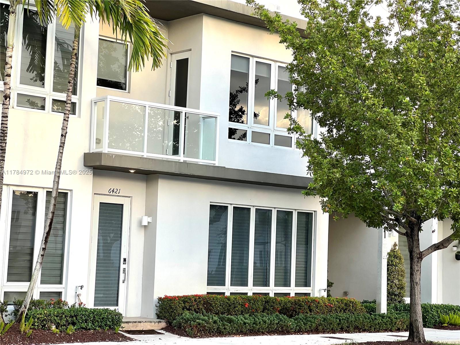 Rental Property at 6421 Nw 104th Path, Doral, Miami-Dade County, Florida - Bedrooms: 3 
Bathrooms: 3  - $4,400 MO.