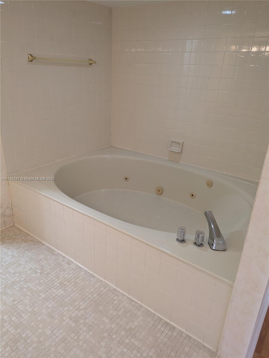 ANCHOR BAY CLUB CONDO - Residential