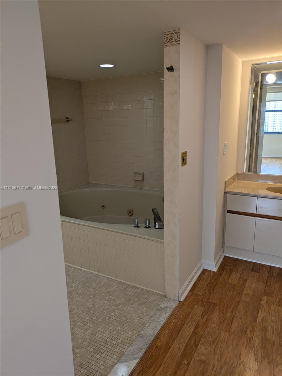 ANCHOR BAY CLUB CONDO - Residential
