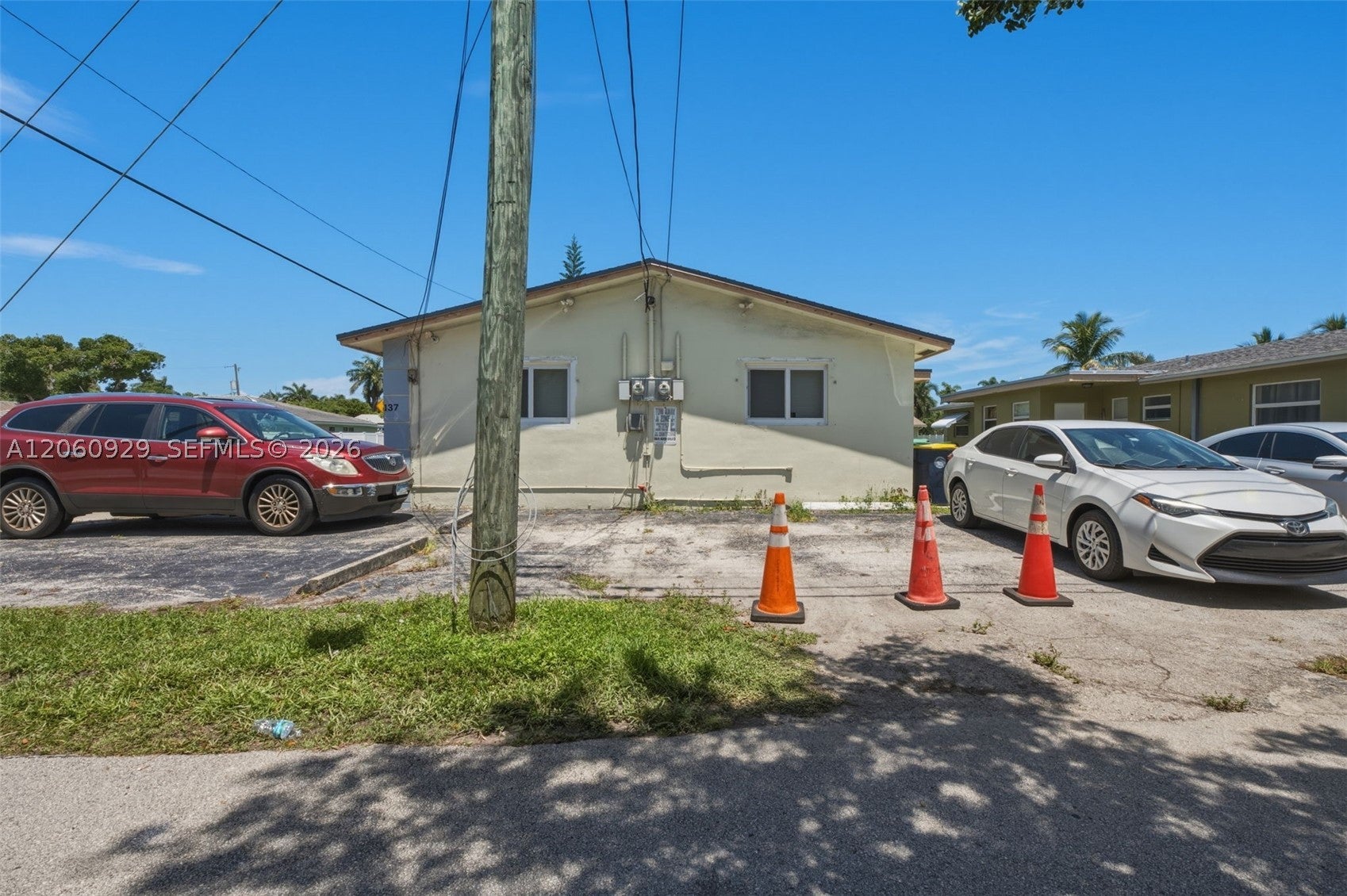 137 NE 1st Ct