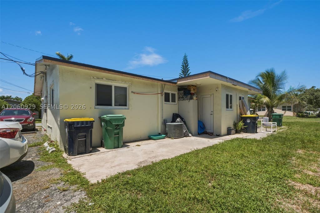 Photo of 137 NE 1st Ct, Dania Beach, FL 33004 (MLS # A12060929)