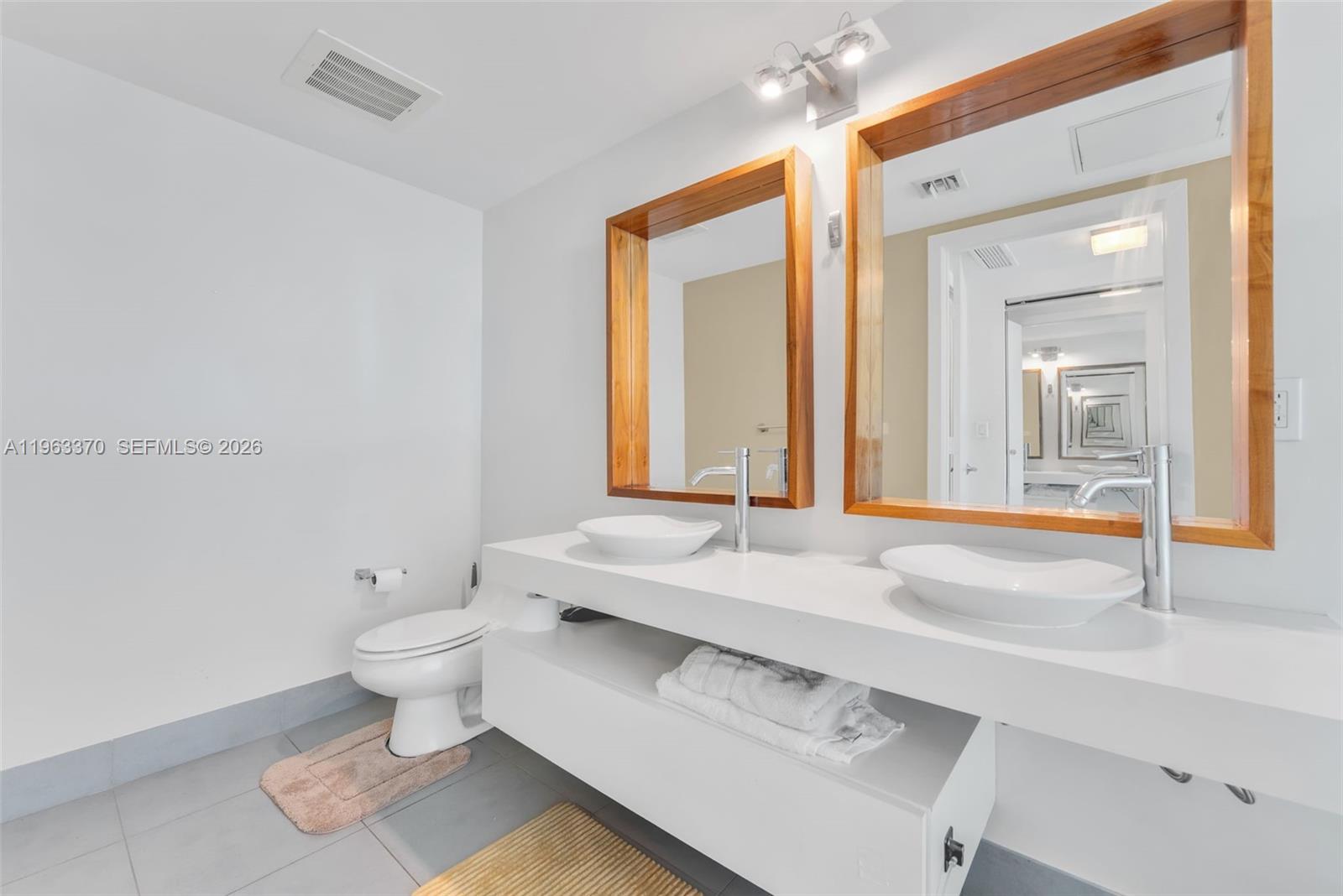 MINT CONDO - Residential