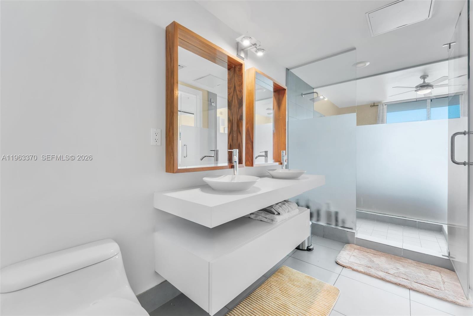 MINT CONDO - Residential