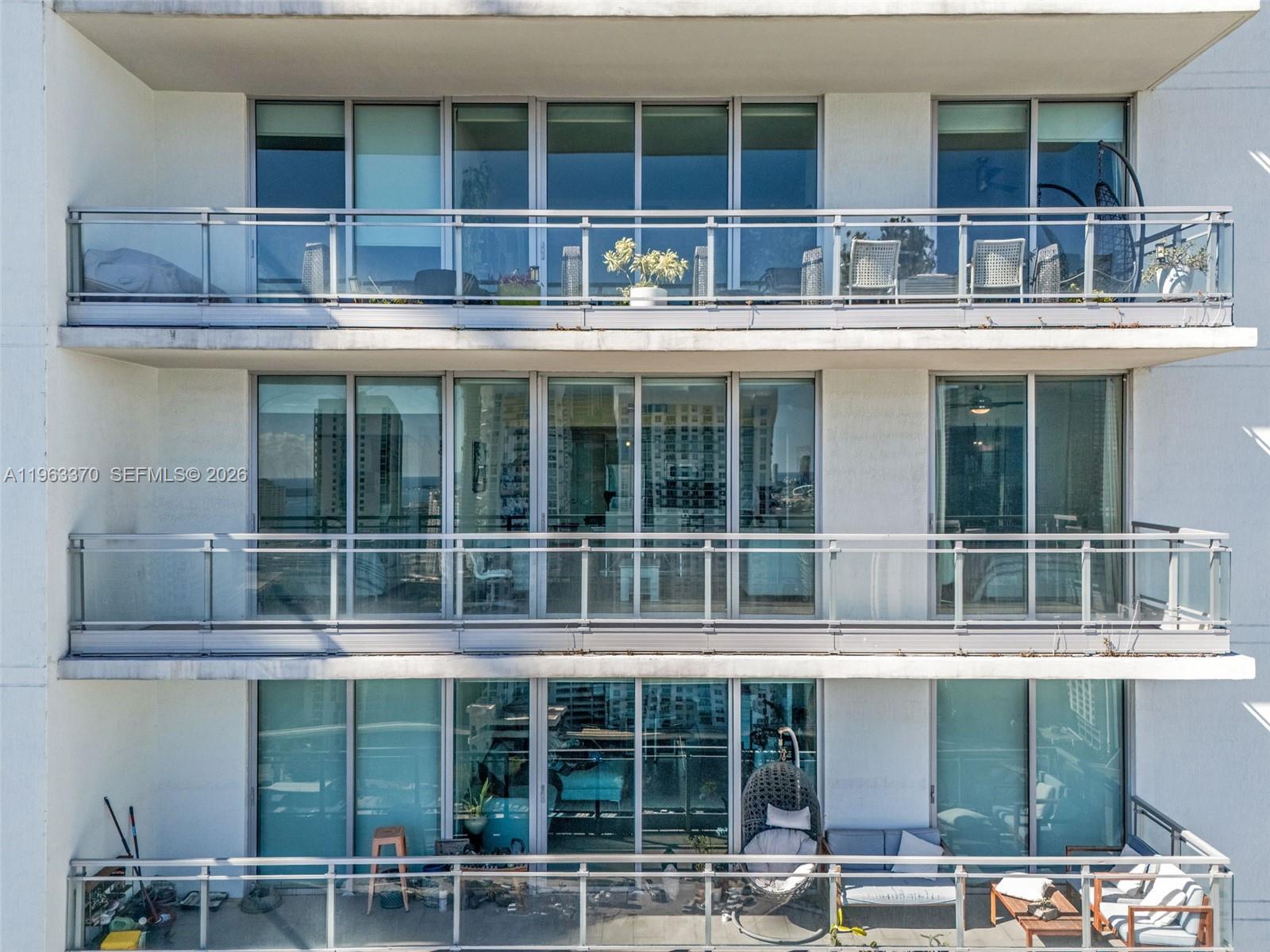 MINT CONDO - Residential