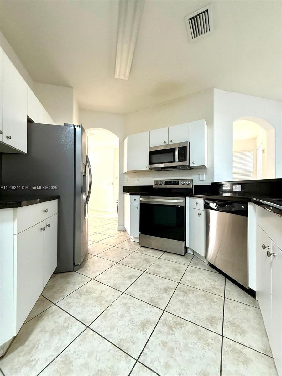 ISLANDS AT DORAL TOWNHOME - Residential Lease