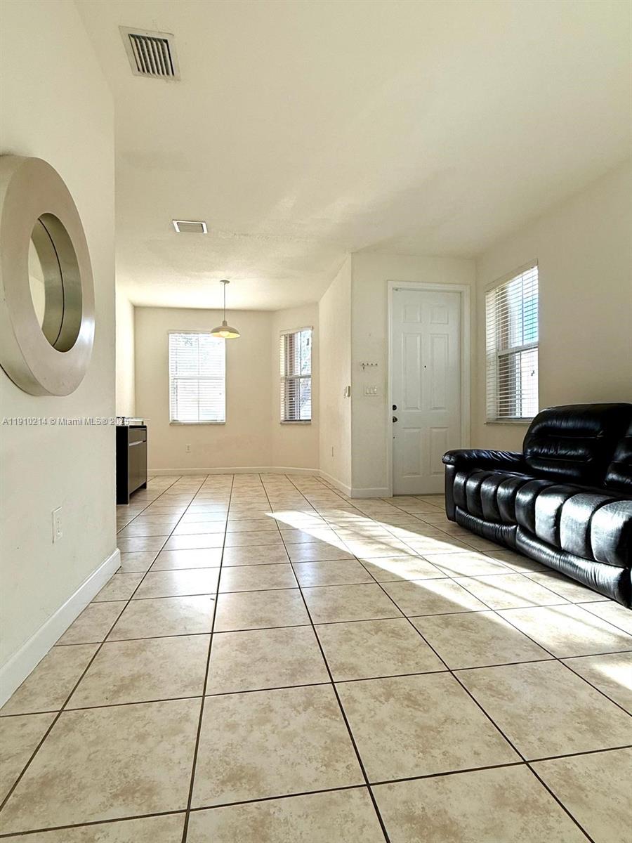 ISLANDS AT DORAL TOWNHOME - Residential Lease