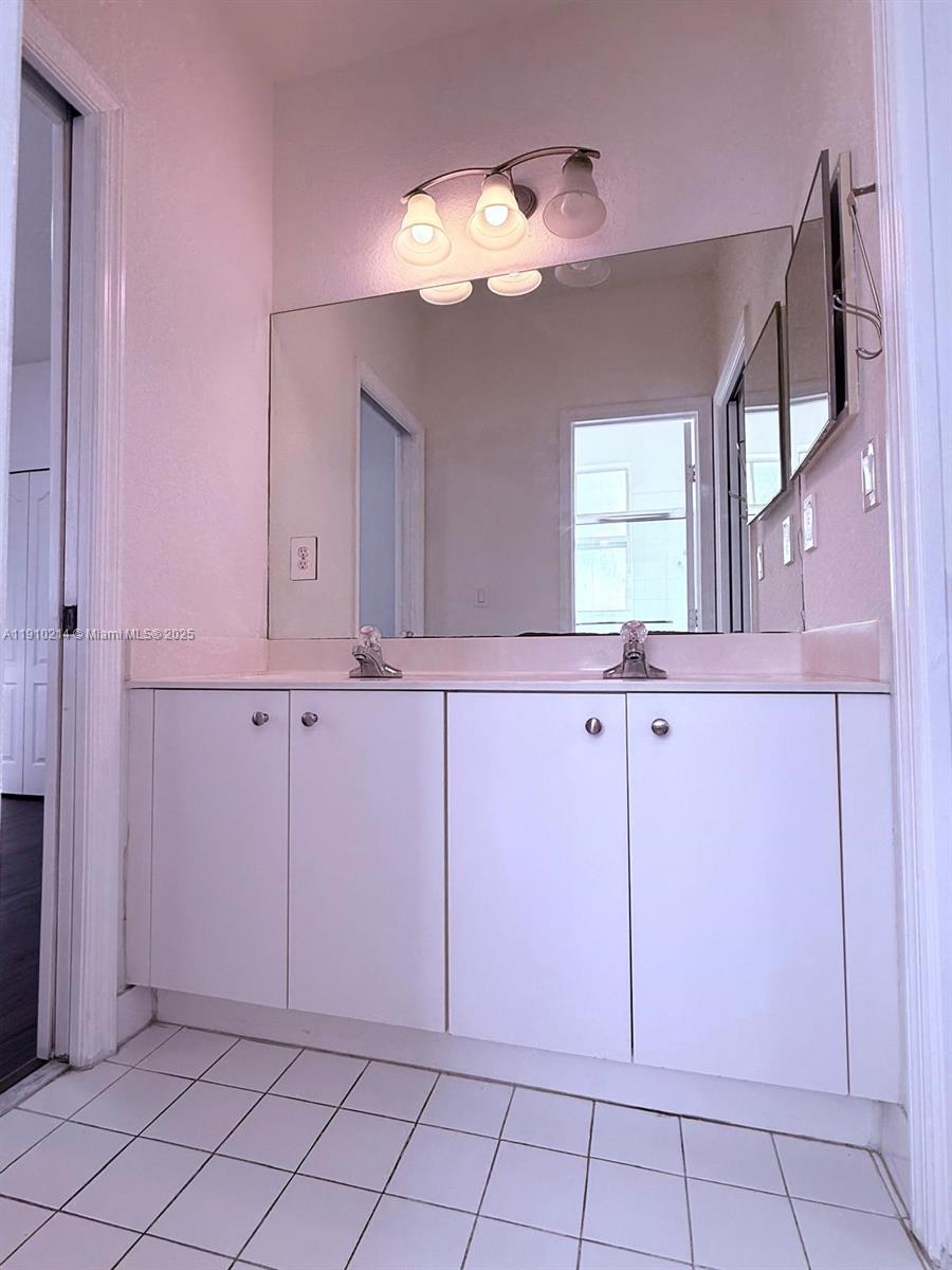 ISLANDS AT DORAL TOWNHOME - Residential Lease