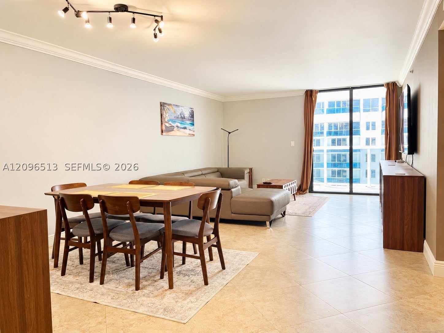 2401 Collins Ave 1807