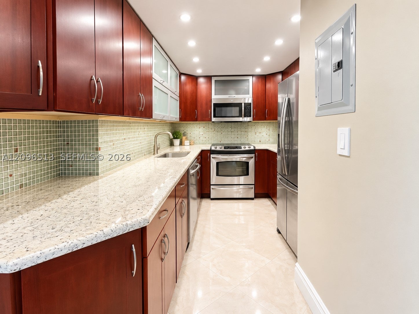 2401 Collins Ave 1807
