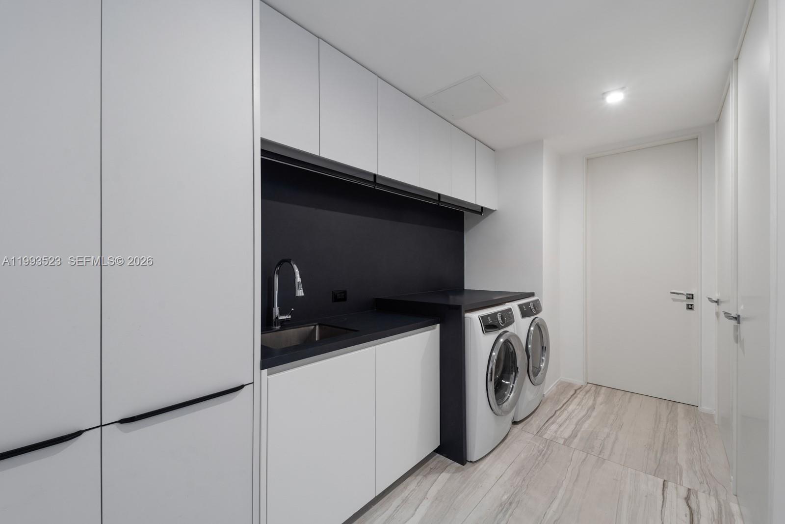 ONE THOUSAND MUSEUM CONDO - Residential