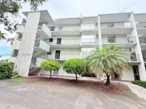 Photo of 8931 N New River Canal Rd #2B, Plantation, FL 33324 (MLS # A12042070)