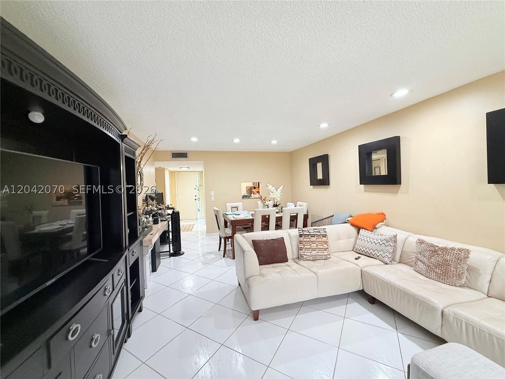 Photo of 8931 N New River Canal Rd #2B, Plantation, FL 33324 (MLS # A12042070)