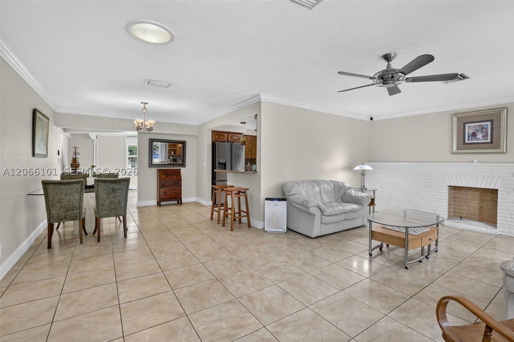 Photo of 801 Ixora Ln, Plantation, FL 33317 (MLS # A12066101)