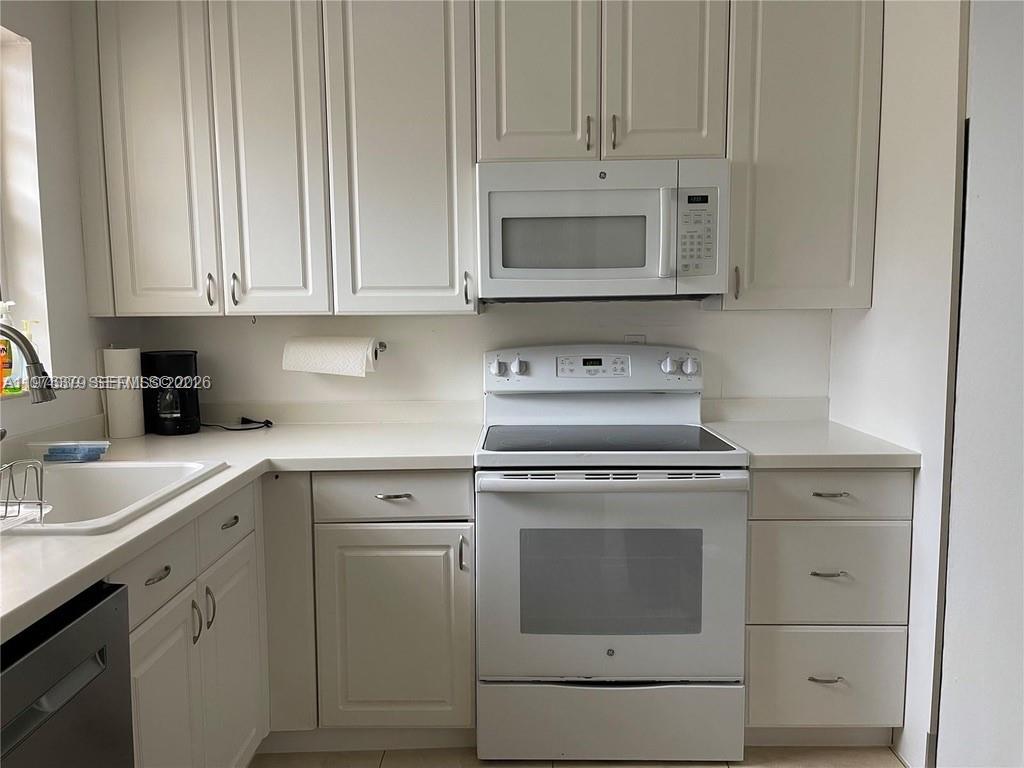 LINCOLN WEST GARDENS COND - Residential Lease