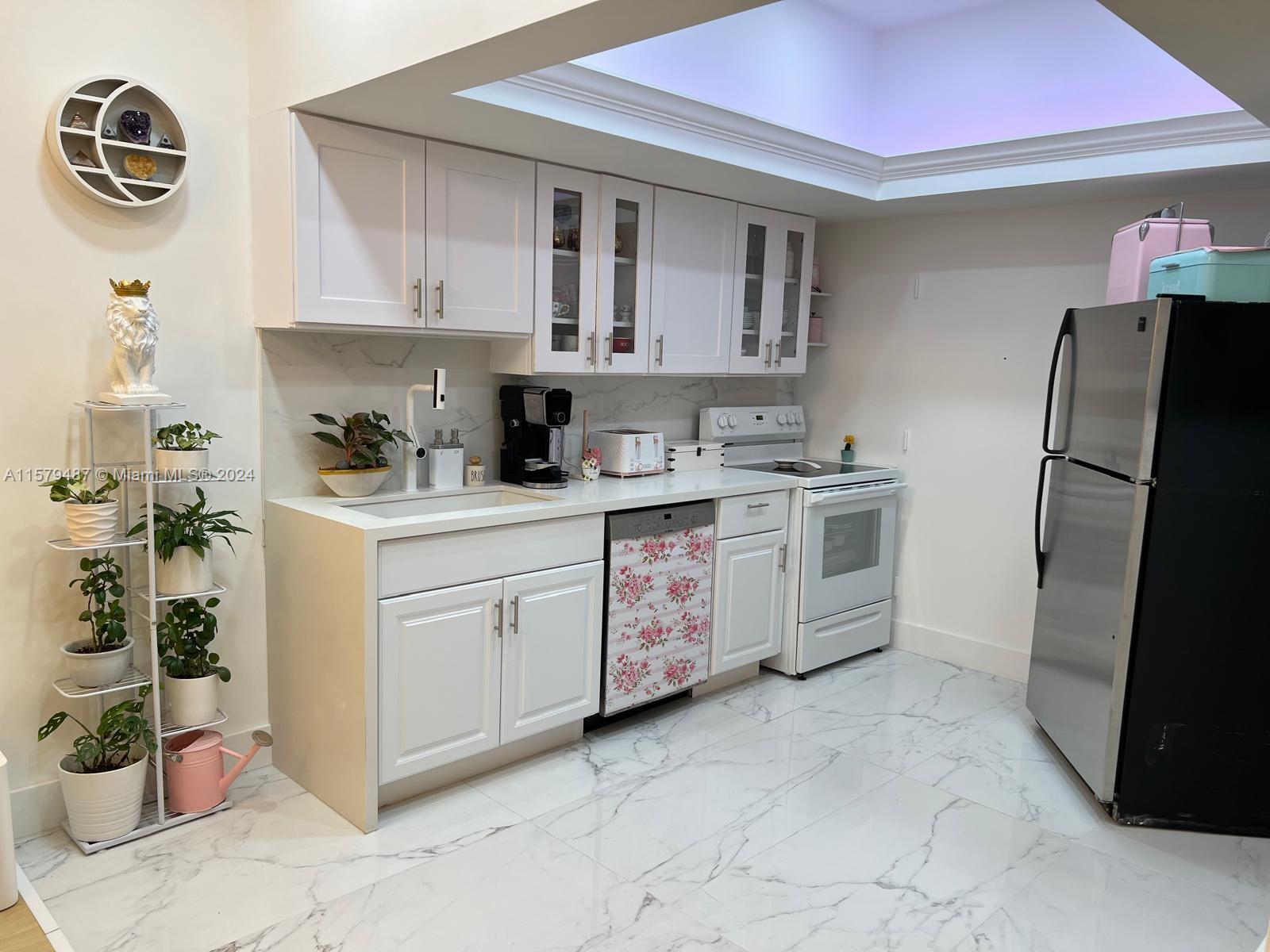 BUCKLEY TOWERS CONDO - WE - Residential Lease