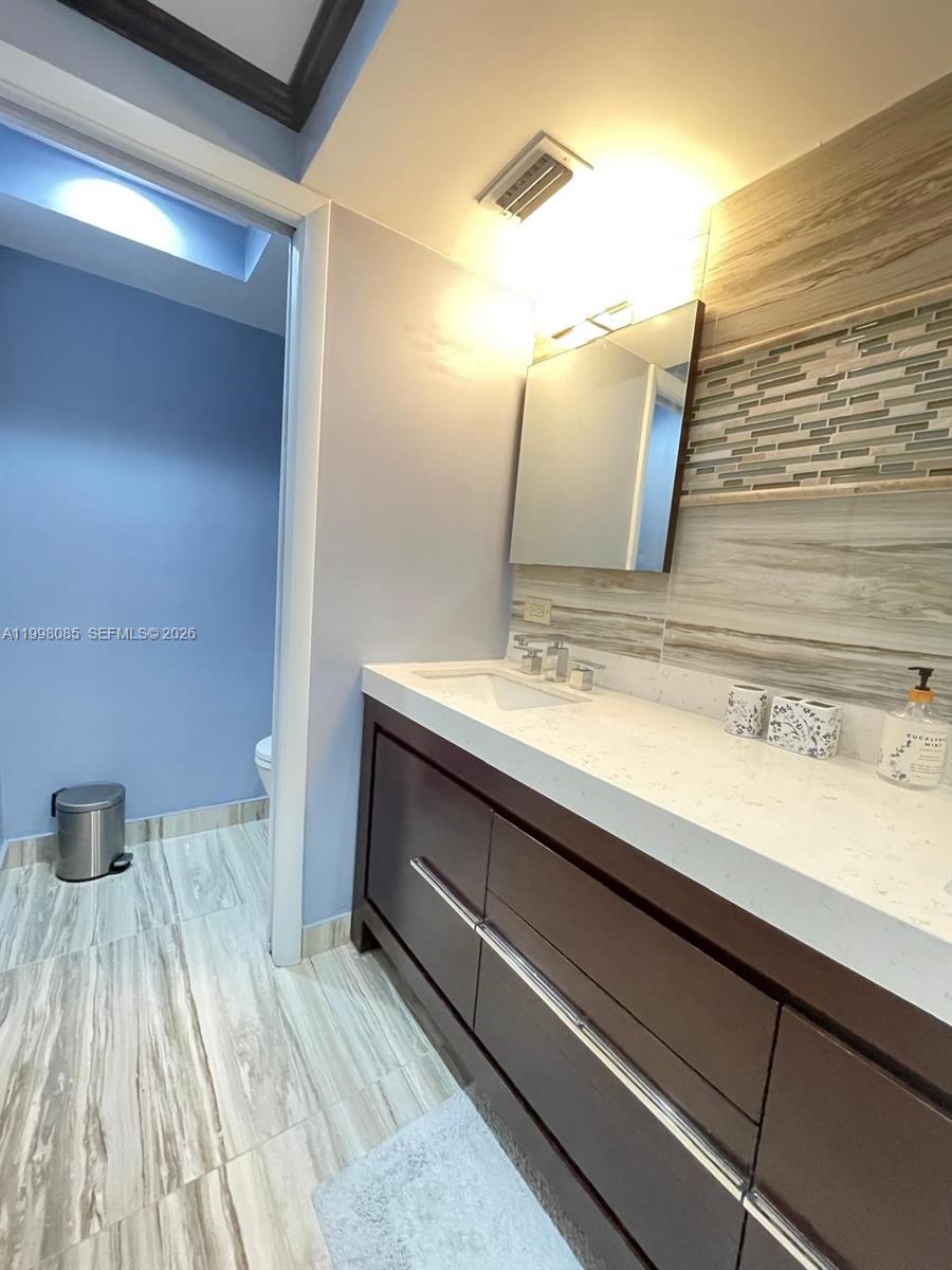 1750 JAMES APARTMENTS CON - Residential Lease