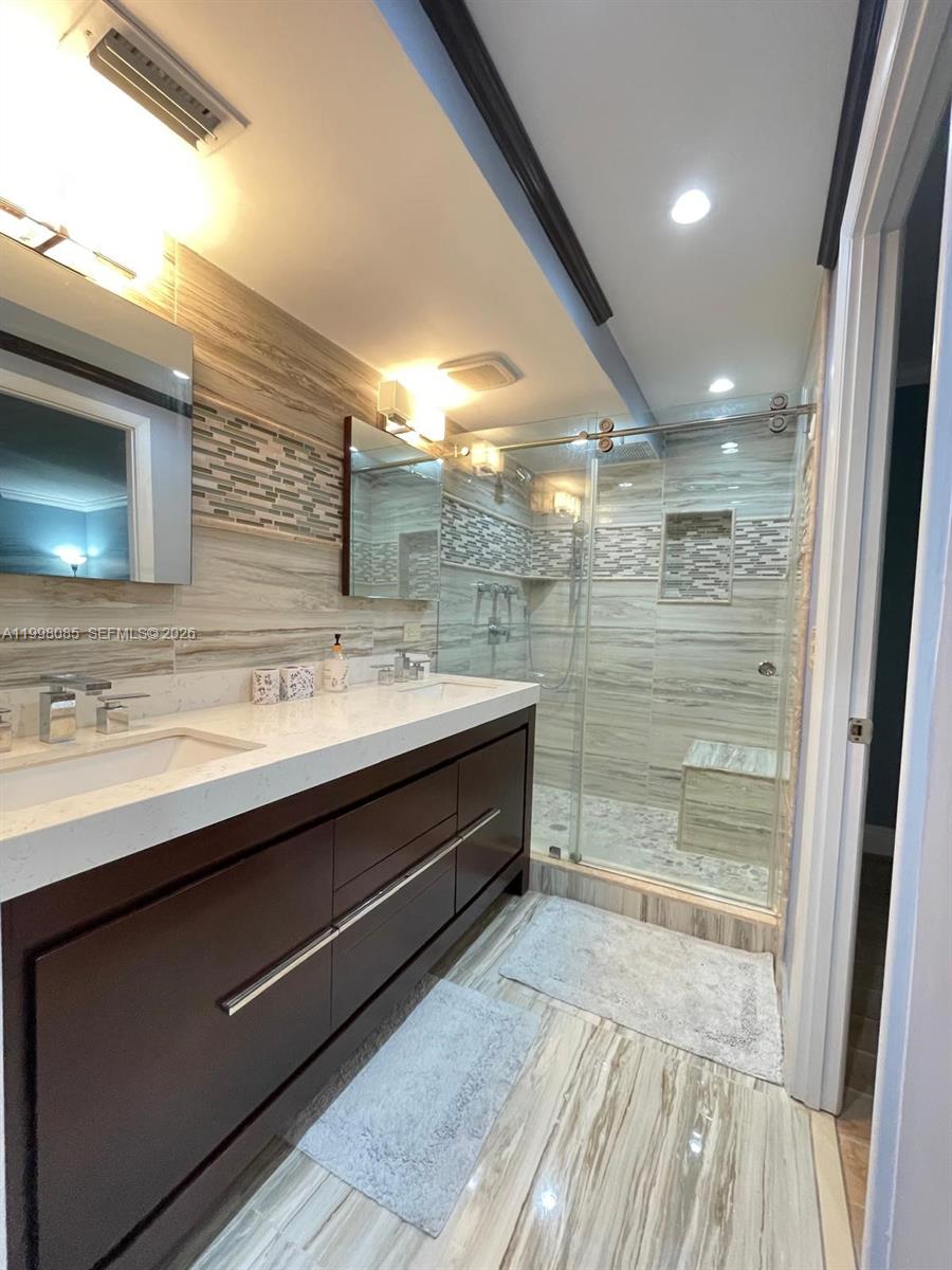 1750 JAMES APARTMENTS CON - Residential Lease