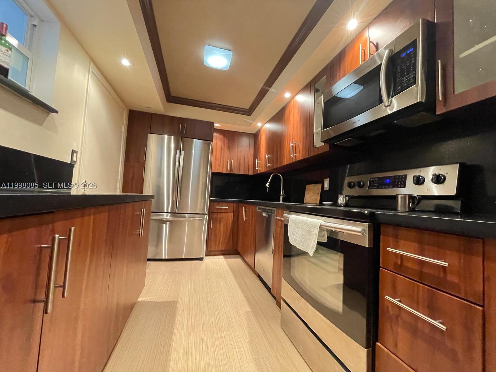 1750 JAMES APARTMENTS CON - Residential Lease